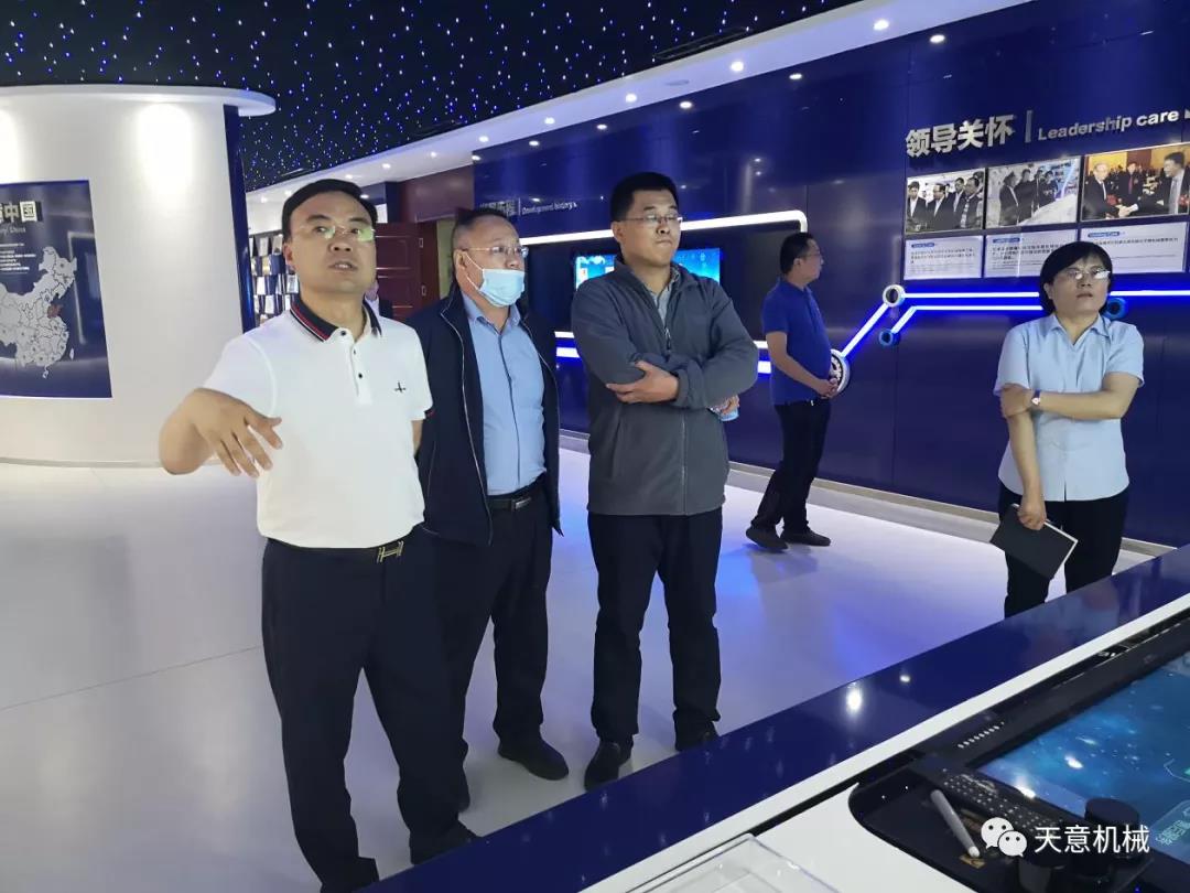 哈爾濱工業(yè)大學張教授、于教授蒞臨天意機械就智能焊接技術進行交流指導