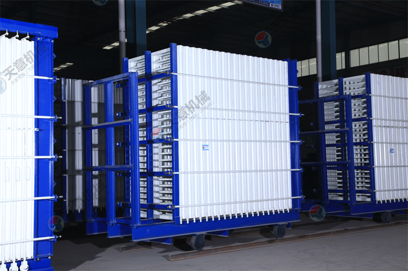 一次成型40塊板的復(fù)合墻板機(jī)，究竟有多好？